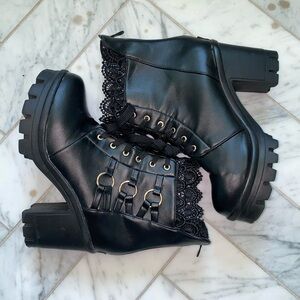 Black ankle boots size US9